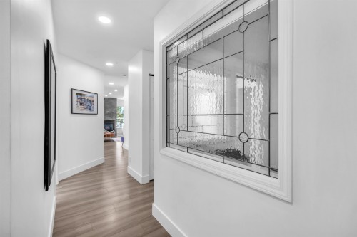 8-2425 Edgemont Boulevard, North Vancouver, BC 