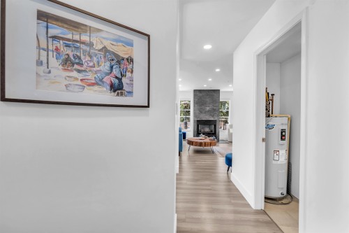 8-2425 Edgemont Boulevard, North Vancouver, BC 
