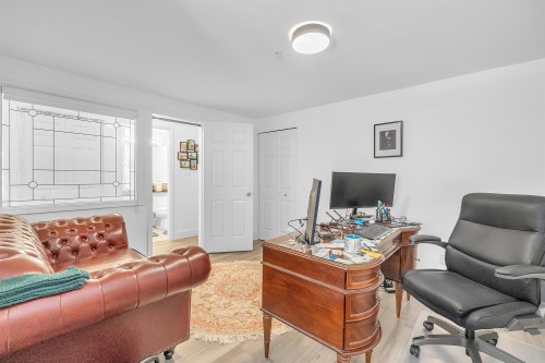 8-2425 Edgemont Boulevard, North Vancouver, BC 