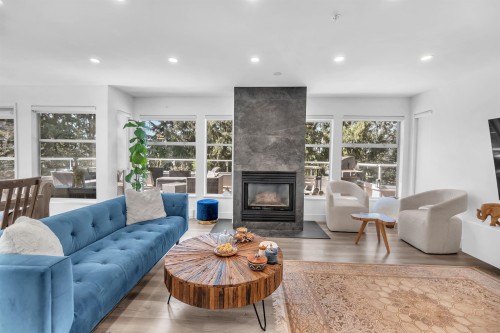 8-2425 Edgemont Boulevard, North Vancouver, BC 