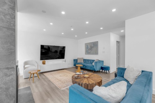 8-2425 Edgemont Boulevard, North Vancouver, BC 