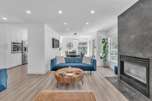 8-2425 Edgemont Boulevard, North Vancouver, BC 