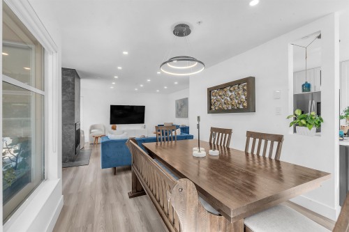 8-2425 Edgemont Boulevard, North Vancouver, BC 