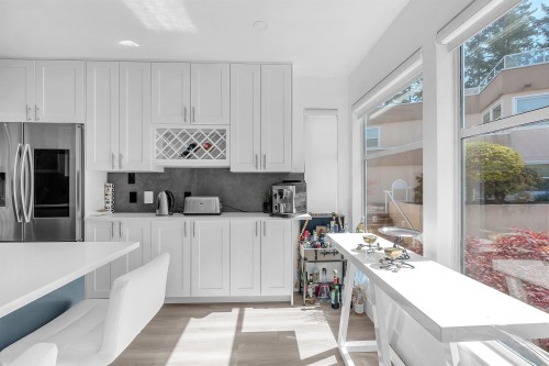 8-2425 Edgemont Boulevard, North Vancouver, BC 