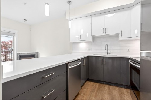 12-4033 Dominion Street, Burnaby, BC 