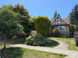 7079 Waverley Avenue Burnaby, BC V5J 4A4