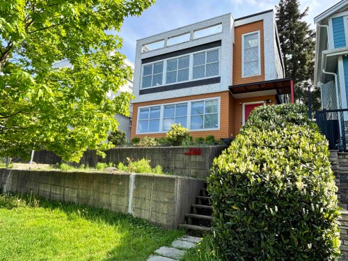 1588 41St Avenue E, Vancouver, BC 