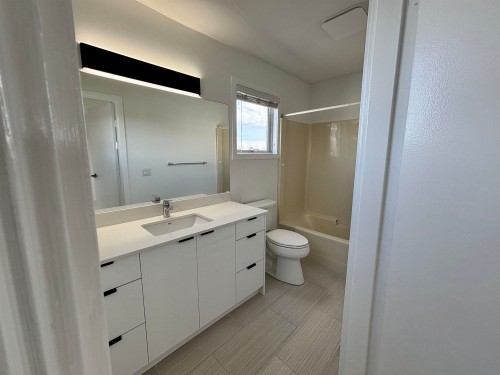 1588 41St Avenue E, Vancouver, BC 