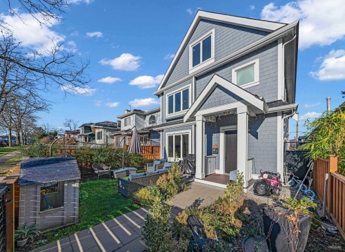 1907 40Th Avenue E, Vancouver, BC 