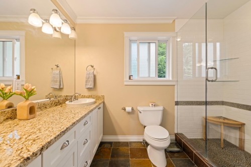697 Braemar Road E, North Vancouver, BC 