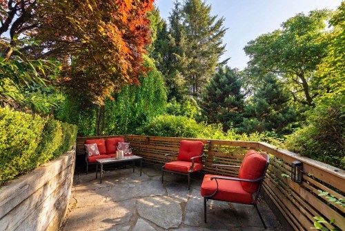 697 Braemar Road E, North Vancouver, BC 