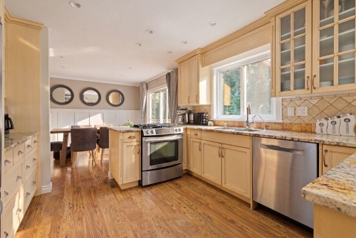 697 Braemar Road E, North Vancouver, BC 