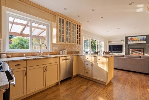 697 Braemar Road E, North Vancouver, BC 