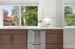 6235 Ashworth Avenue Burnaby, BC V5E 3T8