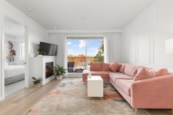 421-3333 Main Street Vancouver, BC V5V 3M8
