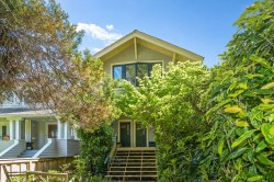 3422 --3424 2nd Avenue W Vancouver, BC V6R 1J2