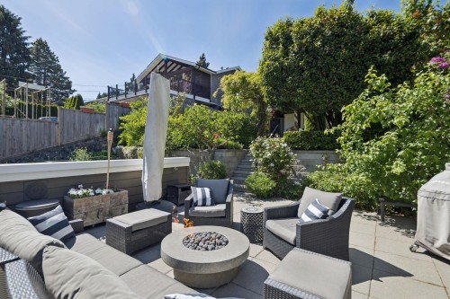 1225 Adderley Street  North Vancouver, BC V7L 1T6