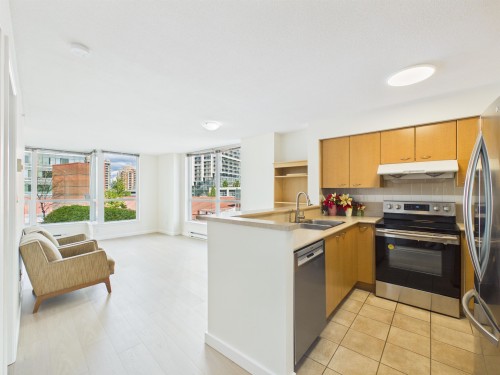 611-6028 Willingdon  Burnaby, BC V5H 4V1