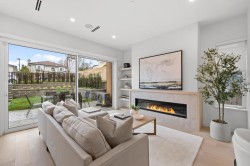 1-727 31st Avenue E Vancouver, BC V5V 2W9