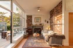 218-2515 Ontario Street  Vancouver, BC V5T 4V4
