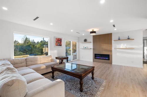 3812 Dalkeith Drive, North Vancouver, BC 