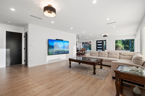 3812 Dalkeith Drive, North Vancouver, BC 