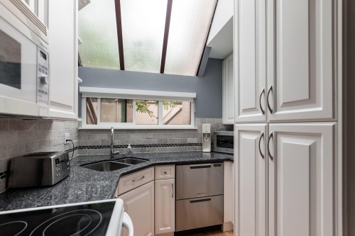 7-2485 Cornwall Avenue, Vancouver, BC 