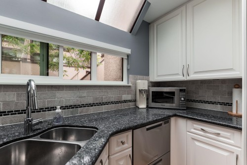 7-2485 Cornwall Avenue, Vancouver, BC 