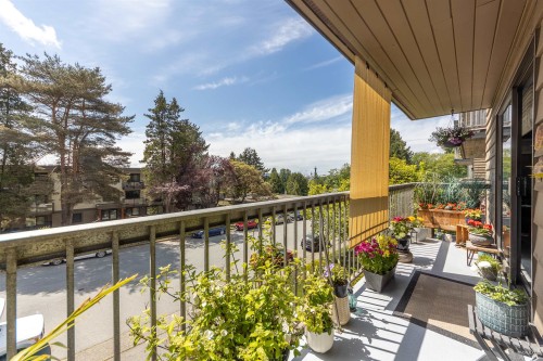 205-330 2Nd Street W, North Vancouver, BC 