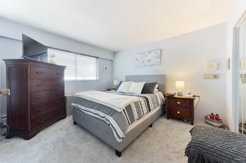 205-330 2Nd Street W, North Vancouver, BC 