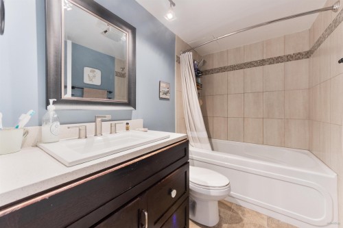 205-330 2Nd Street W, North Vancouver, BC 