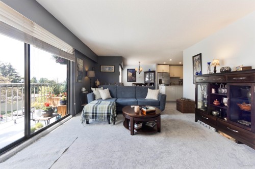 205-330 2Nd Street W, North Vancouver, BC 