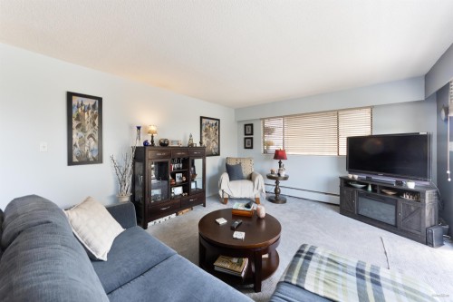 205-330 2Nd Street W, North Vancouver, BC 