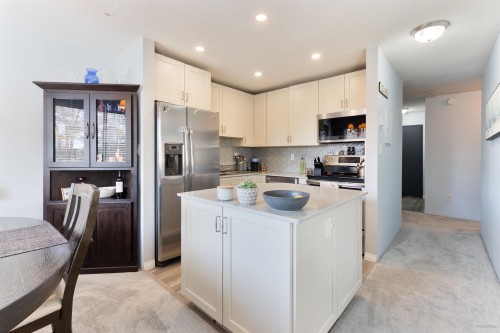 205-330 2Nd Street W, North Vancouver, BC 