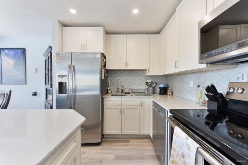 205-330 2Nd Street W, North Vancouver, BC 