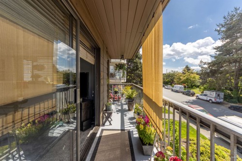 205-330 2Nd Street W, North Vancouver, BC 