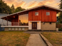 2337 St George Street  Port Moody, BC V3H 2G3