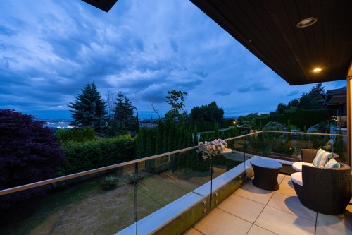 985 Eyremount Drive, West Vancouver, BC 