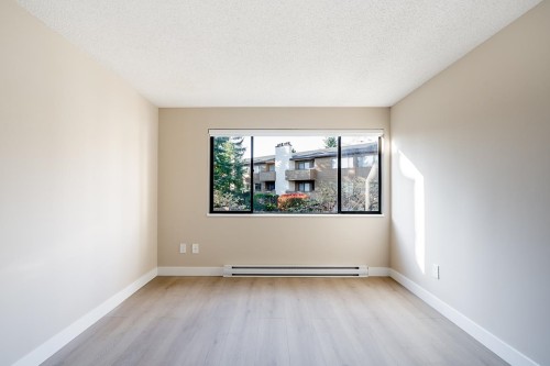 254-7293 Moffatt Road, Richmond, BC - Indoor Photo Showing Other Room