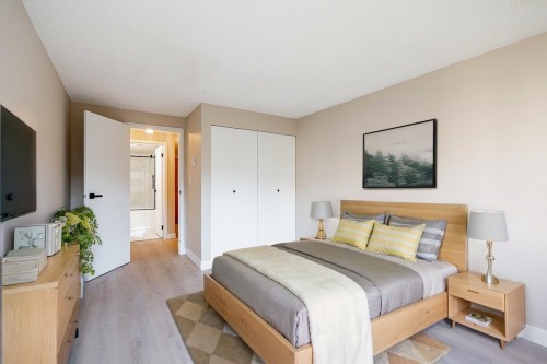 254-7293 Moffatt Road, Richmond, BC - Indoor Photo Showing Bedroom