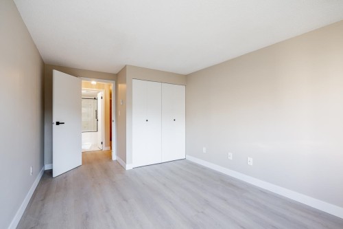 254-7293 Moffatt Road, Richmond, BC - Indoor Photo Showing Other Room