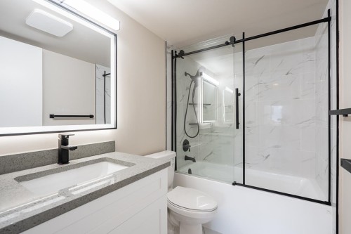 254-7293 Moffatt Road, Richmond, BC - Indoor Photo Showing Bathroom