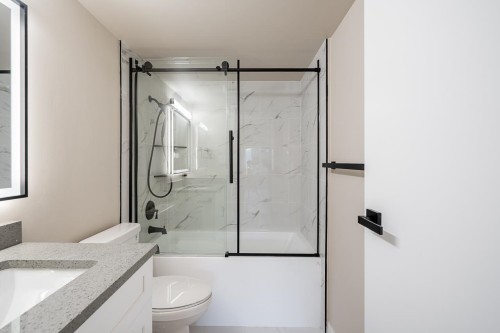 254-7293 Moffatt Road, Richmond, BC - Indoor Photo Showing Bathroom