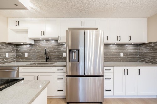 254-7293 Moffatt Road, Richmond, BC - Indoor Photo Showing Kitchen With Upgraded Kitchen