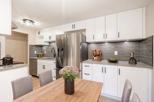 254-7293 Moffatt Road, Richmond, BC - Indoor Photo Showing Other Room