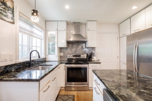1525 51St Avenue E, Vancouver, BC 