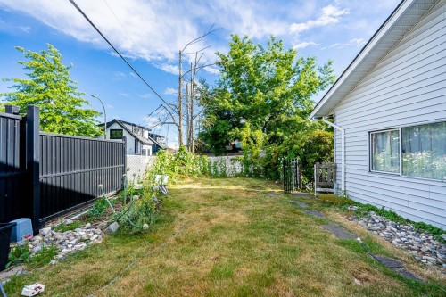1525 51St Avenue E, Vancouver, BC 