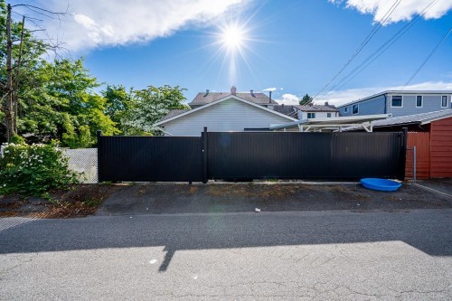1525 51St Avenue E, Vancouver, BC 