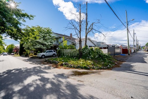 1525 51St Avenue E, Vancouver, BC 