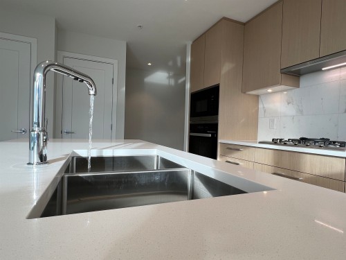 1910-5608 Berton Avenue, Vancouver, BC 